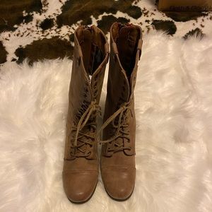 Combat boots